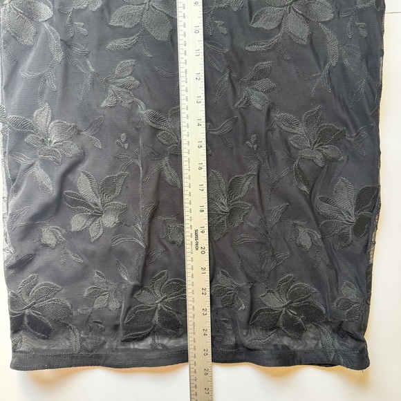 Dynamite Alana Embroidered Midi Skirt Black Burnout Floral Lined Pencil Sz M - Picture 10 of 12